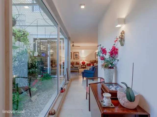 Moradia T6 com Jardim Interior e Garagem na Lapa – Junto à Embaixada d-5