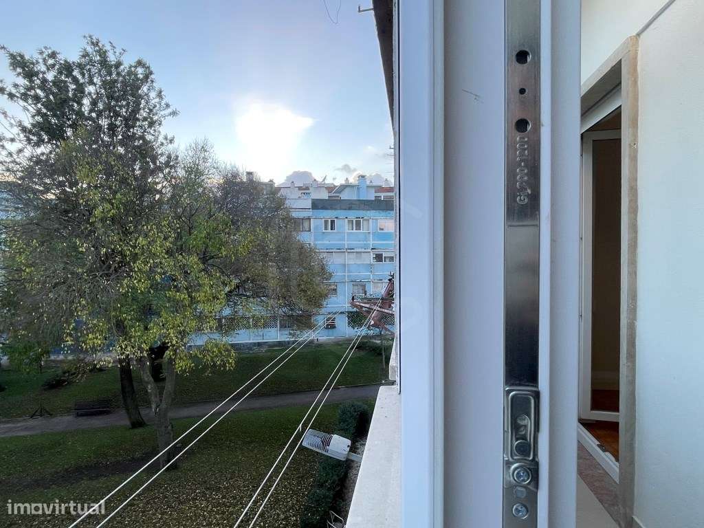 T2 totalmente renovado em 2025, com 72m2, na Amadora junto Portas d... - Grande imagem: 3/28