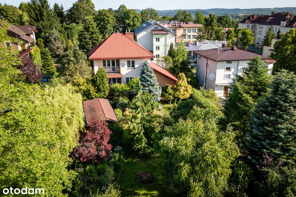 Dom z pięknym ogrodem w ścisłym centrum Brzozowa-4