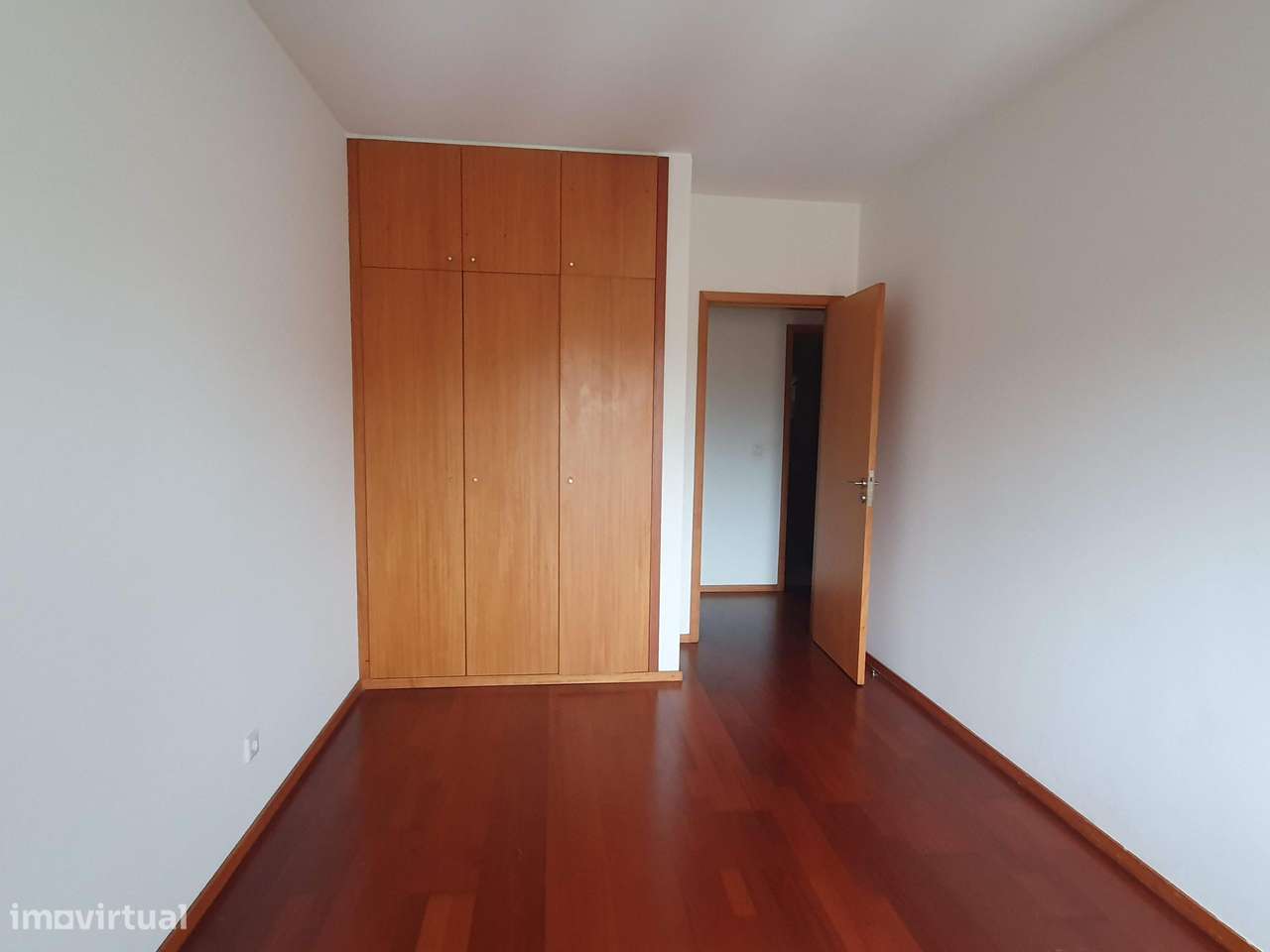 Apartamento T3 em Oliveira do Douro | Arrumo + Parqueamento-9