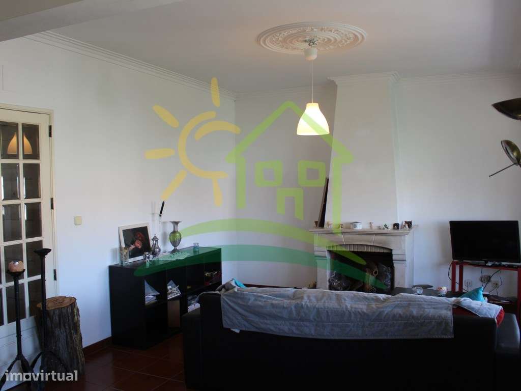 Apartamento T3+2 em Olival Basto - Oportunidade Única com Sótão-4