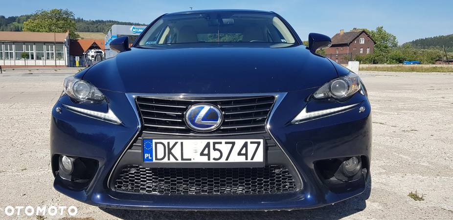 Lexus IS 300h Executive Line - 3