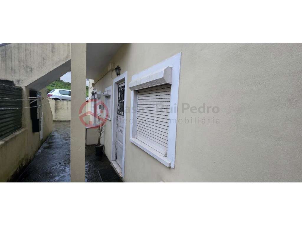 Prédio com cinco T2 à venda em Santa Clara, Lisboa - Grande imagem: 4/14