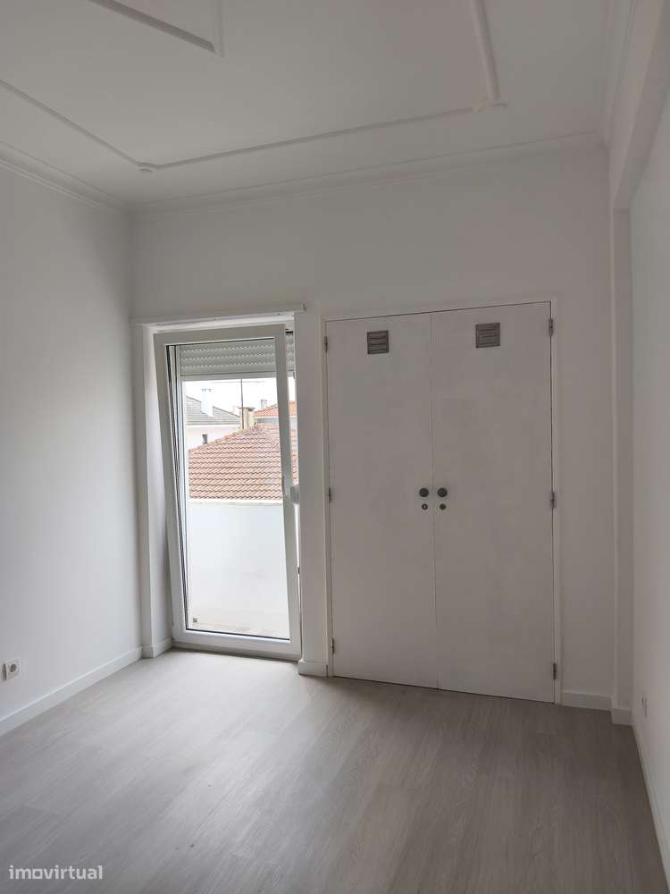 T2 Centro Queijas, Totalmente Remodelado, Junto aos CTT e P. Doce-17