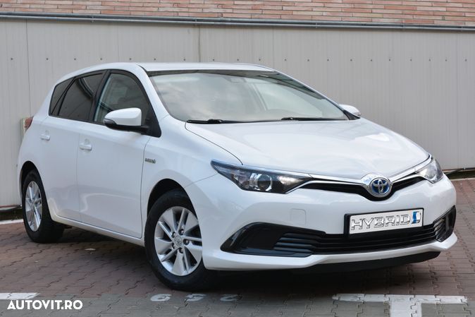 Toyota Auris 1.8 L VVT-i HSD Luna - 1