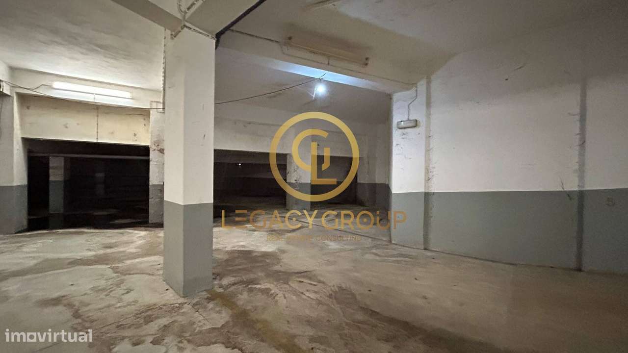Parqueamento com 787m² situado no centro de Carvoeiro -  Lagoa-9