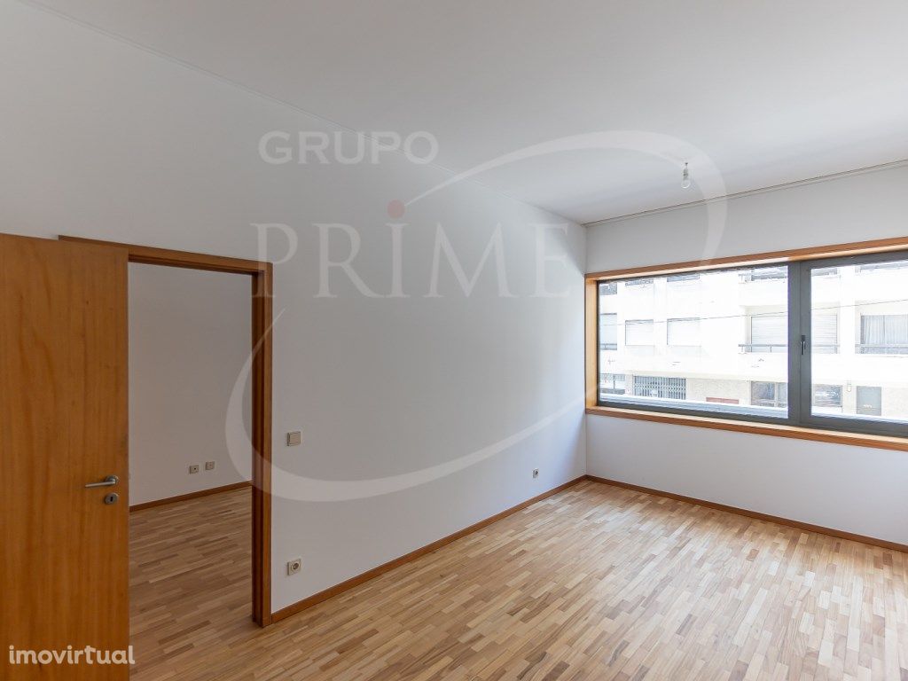 APARTAMENTO T1 NA RUA 5 DE OUTUBRO