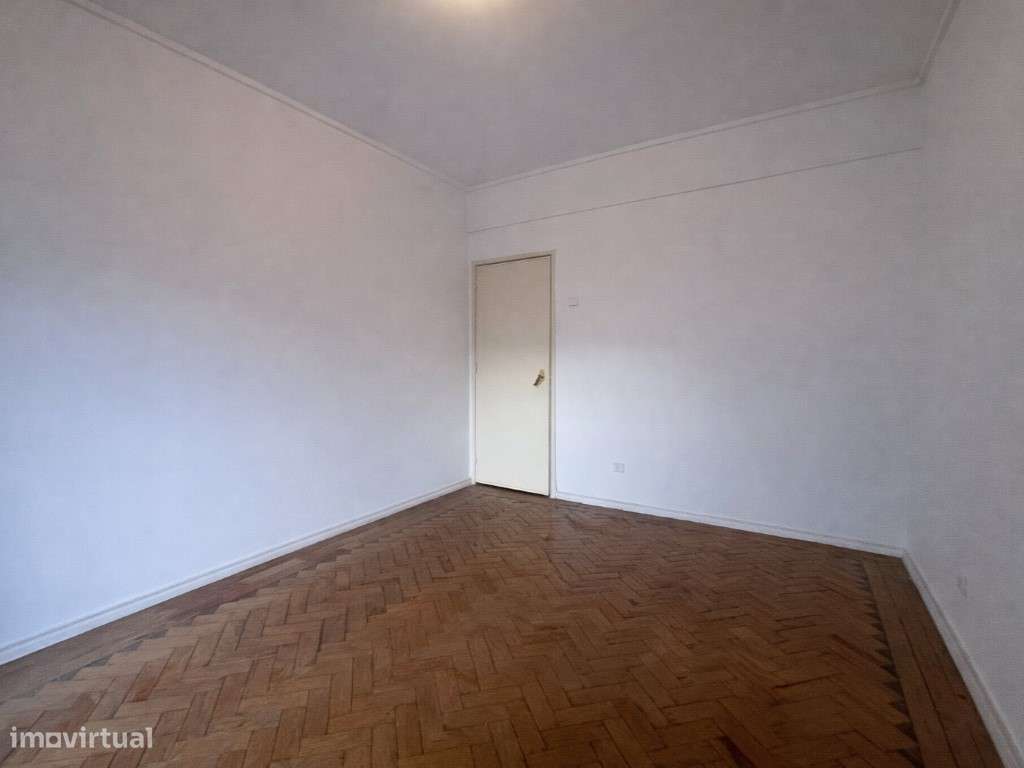 T2 junto ao Cineteatro Municipal da Damaia-4