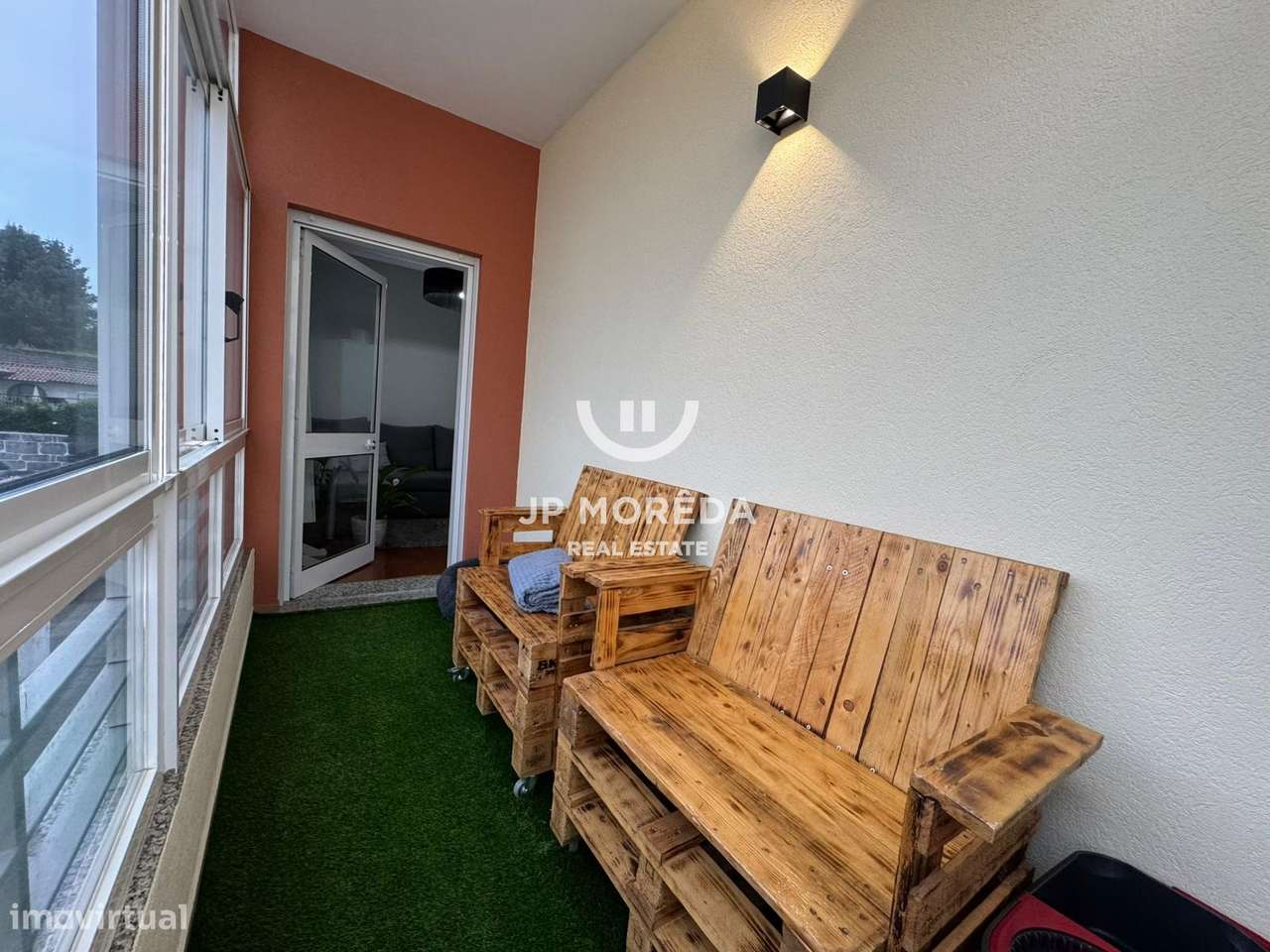 T2 com varanda, garagem e elevador no centro de Santo Tirso-13