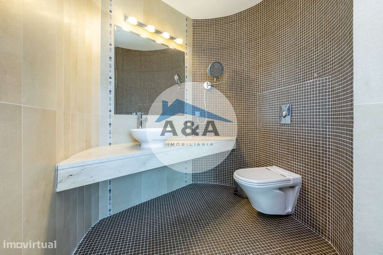 Exclusiva Propriedade de Luxo com Áreas Generosas e Próxima das Praias-23