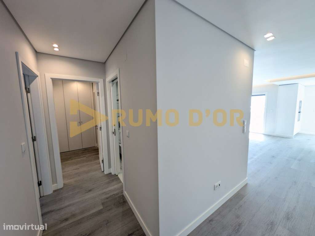 Urbanização Torres do Palácio, T2 com terraço de 126 m2 e box - Grande imagem: 4/22