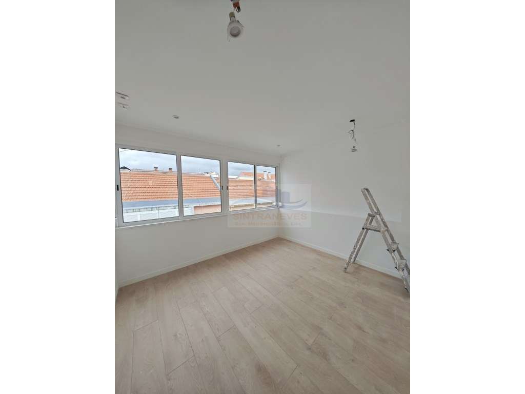 Deslumbrante T2 Totalmente Remodelado com terraço - Amadora-8