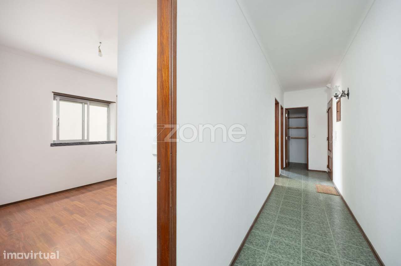 Apartamento T2 no Centro de Porto de Mós-25