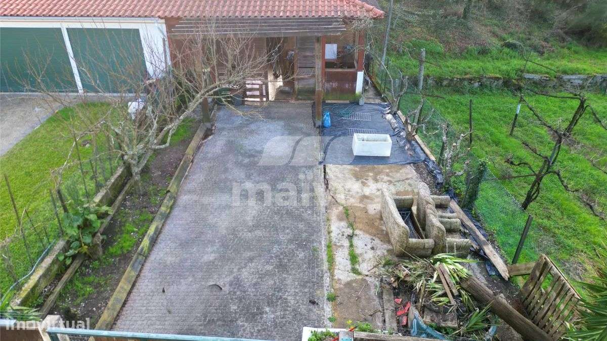 ANDAR MORADIA T3 COM TERRAÇO E GARAGEM PARA TRÊS CARROS-33