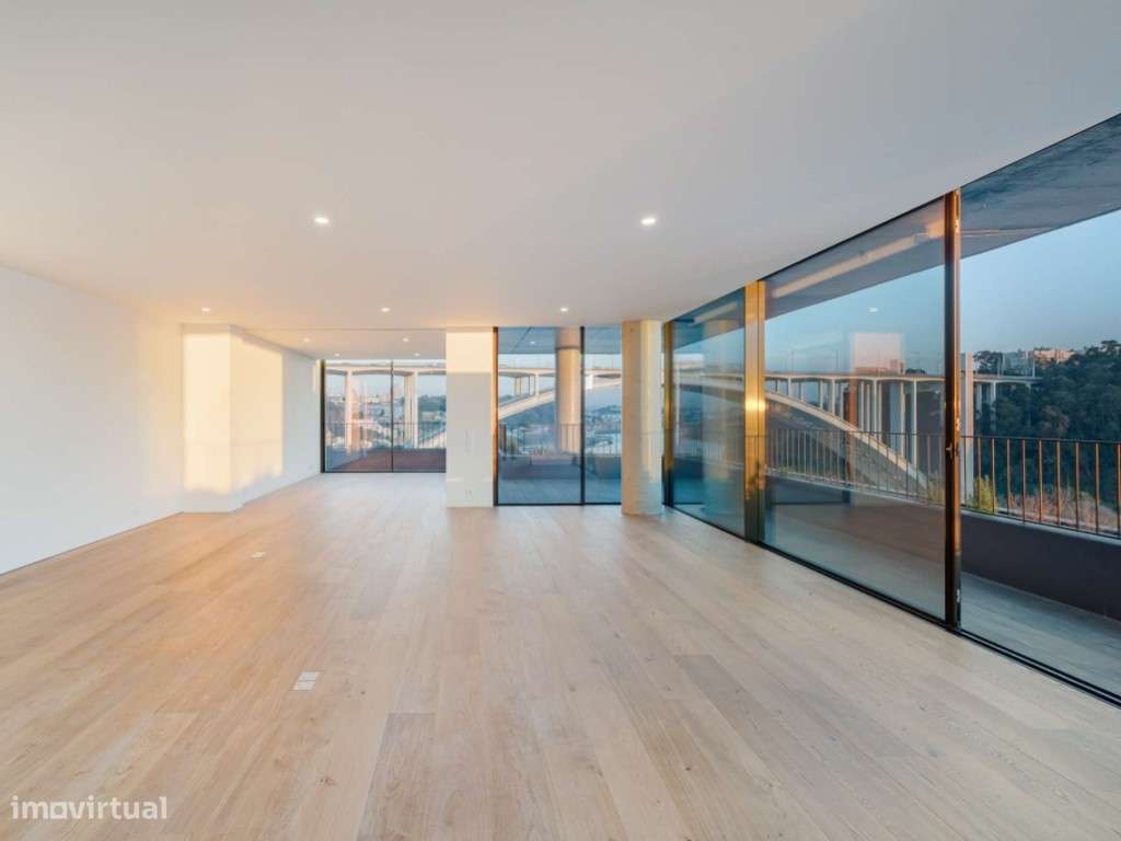 Apartamento T3 com vista panorâmica sobre o Rio Douro - Grande imagem: 2/25