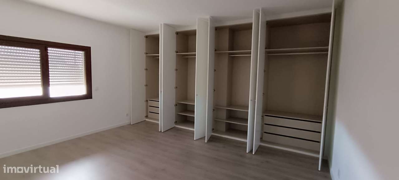 Moradia T4 Isolada na Urbanização do Bonito – Entroncamento-22