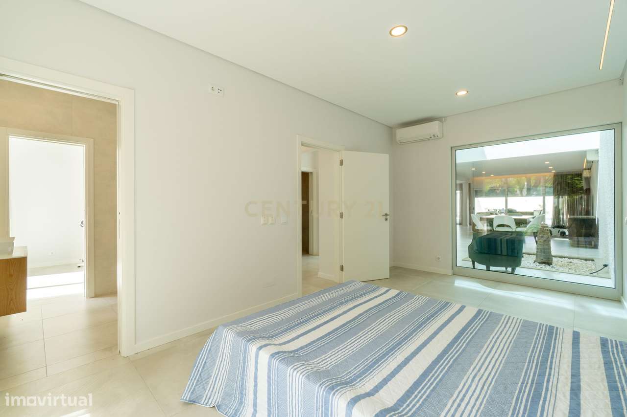 Moradia Contemporânea T3+2 | Zona Premium - Montenegro, Faro-20