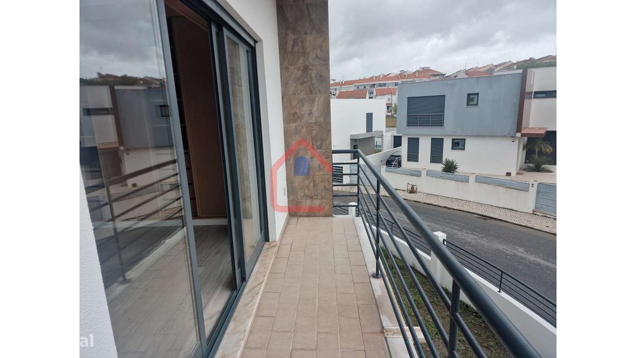 Moradia Isolada em Almada-34