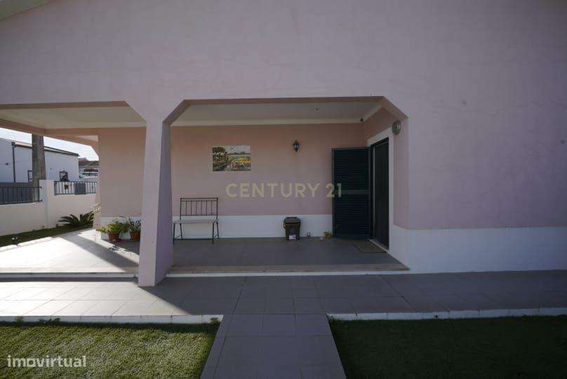 Espetacular Moradia em Setúbal com Jardim e Garagem-20