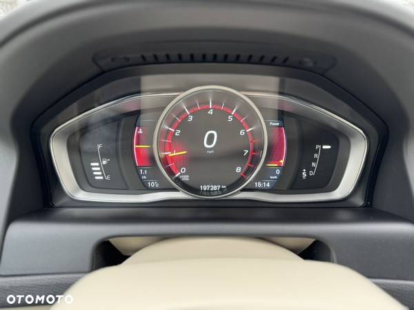 Volvo XC 60 T6 AWD Drive-E Momentum - 24