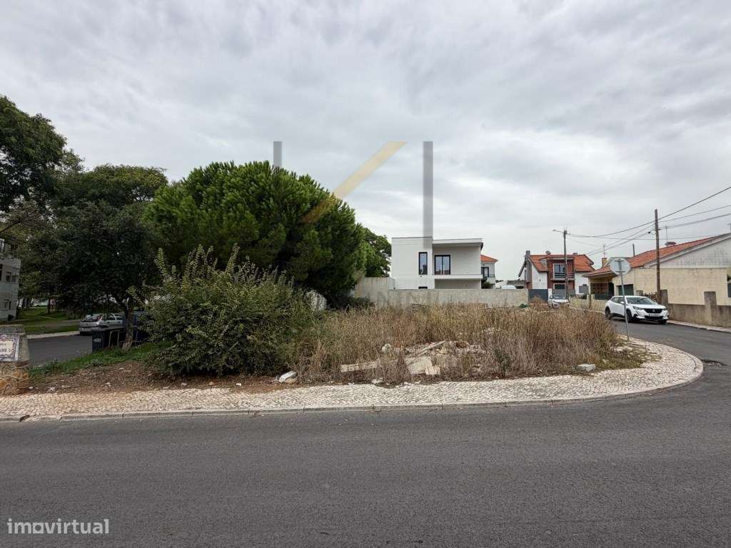 Terreno com projecto p/ moradia de 2 pisos com piscina-5