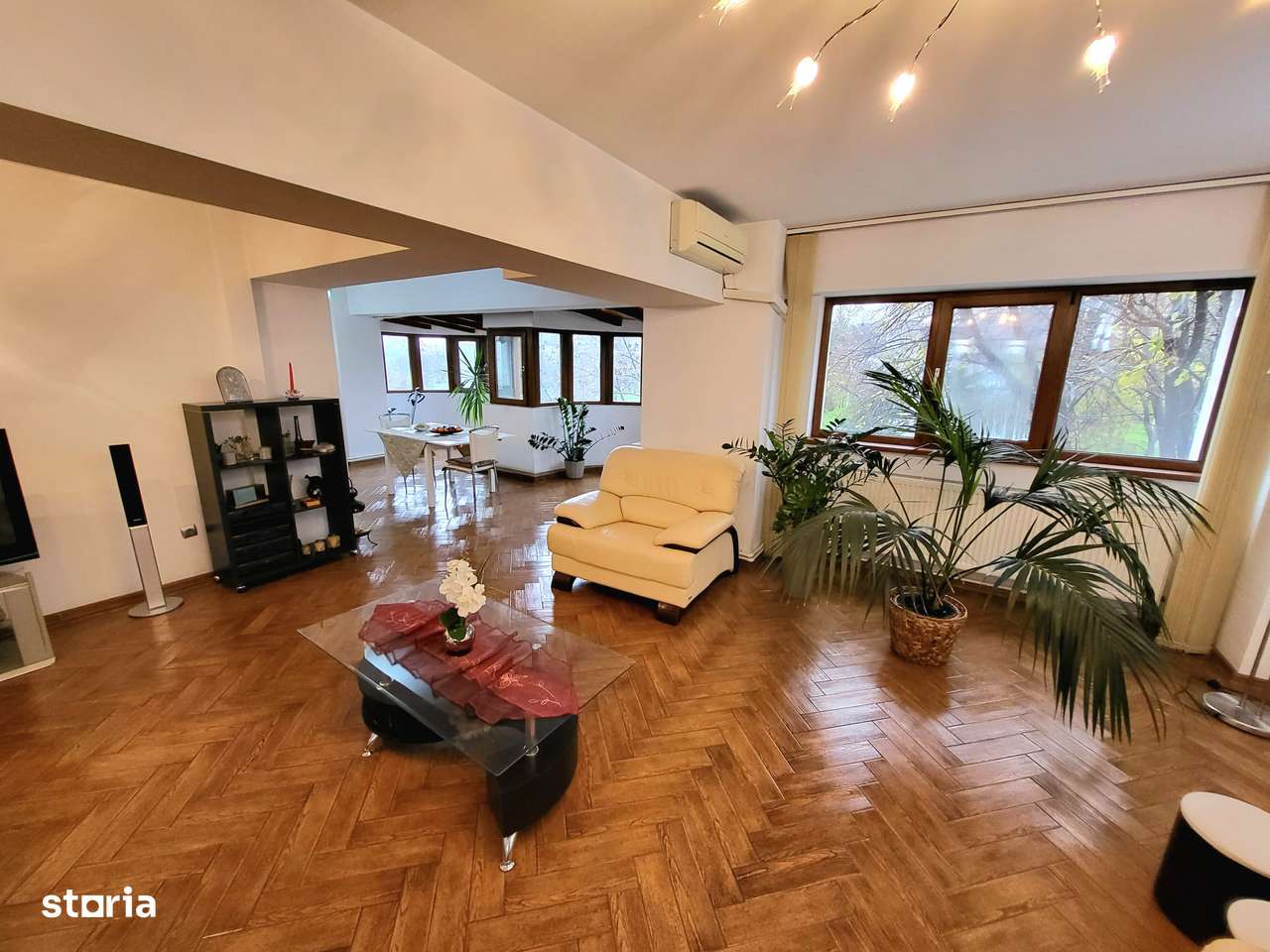 4 camere Centrul Bloc PESCĂRUȘ pret 205000 euro-1