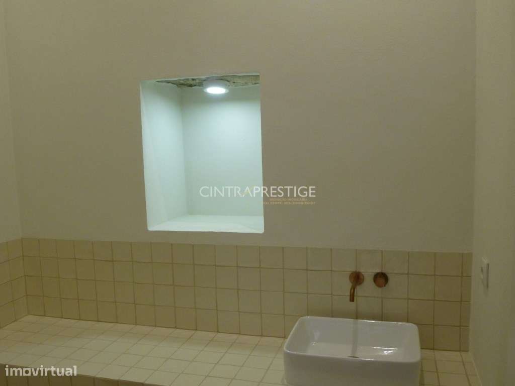 Moradia T2 totalmente recuperada em Almoçageme-20