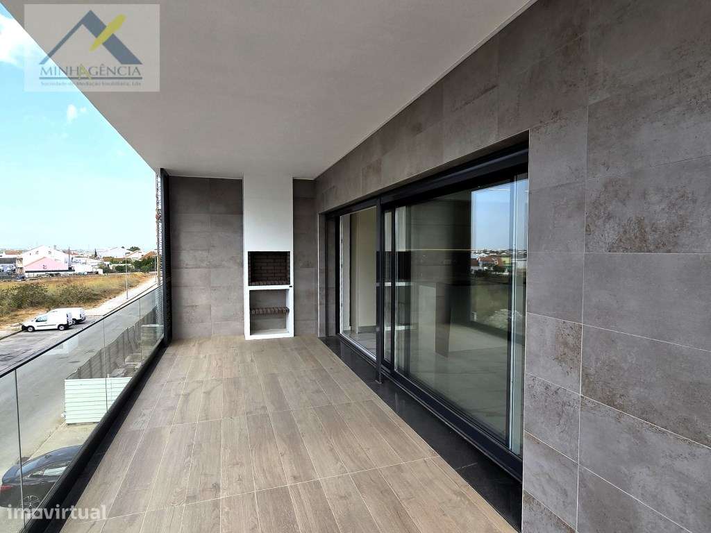 Apartamento T3 Novo com garagem e piscina no Montijo-8