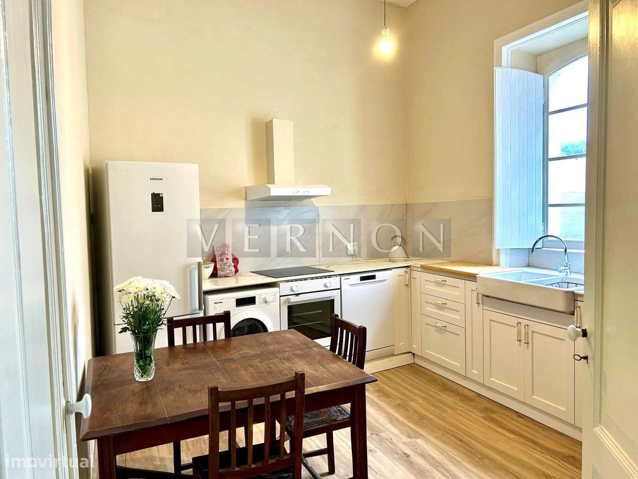 Algarve, Lagoa para venda, edifício histórico com apartamento T2 e zon - Grande imagem: 2/29