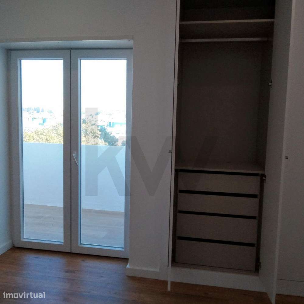 ️ Apartamento T2 com VISTA MAR Costa Caparica - Totalmente renovado - Grande imagem: 3/43