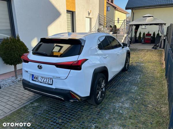 Lexus UX 250h (E-FOUR) F SPORT - 3