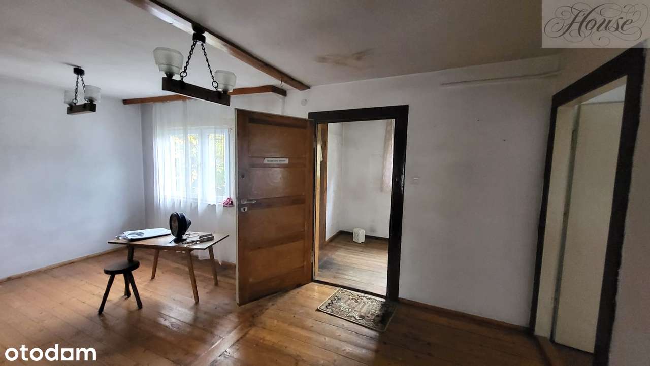 Stary , kameralny domek na obrzeżach miasta.-6