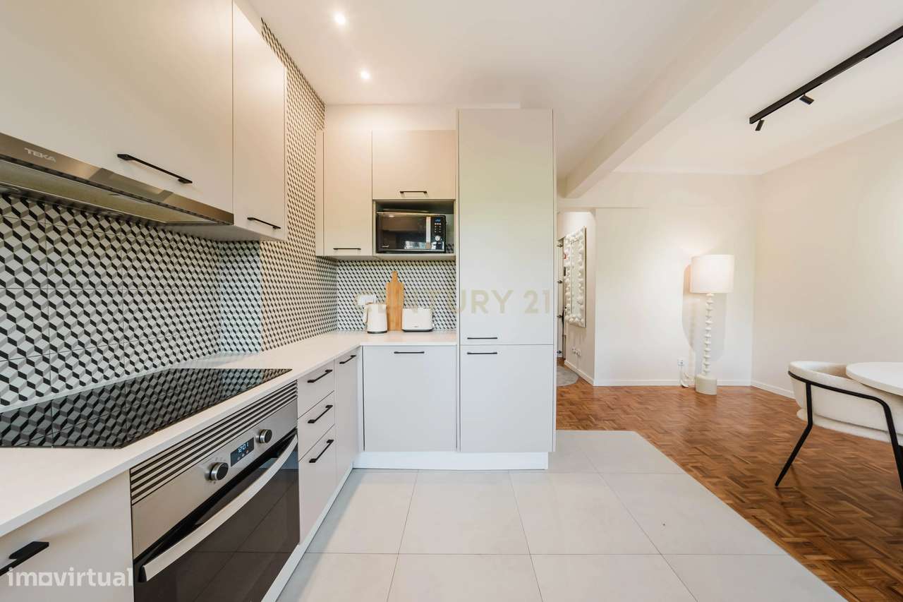 T4 luminoso com varanda ampla a 5 minutos da estação de Monte Abraão-28