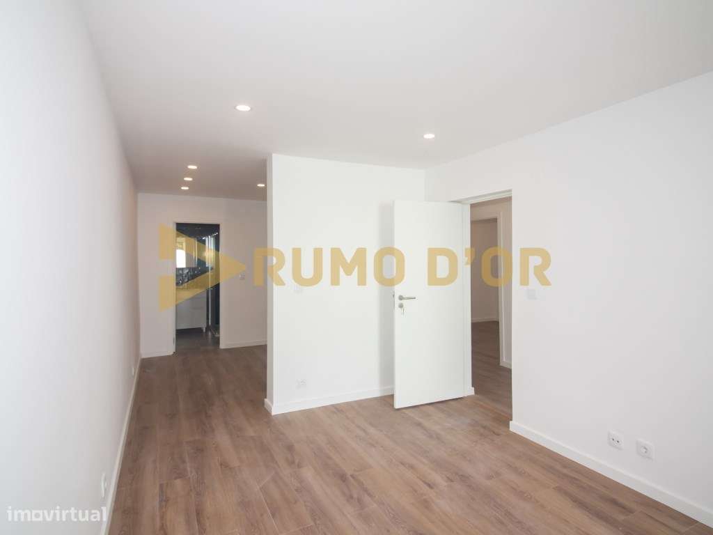 Moradia T3 Olhalvo com logradouro e terraço-17