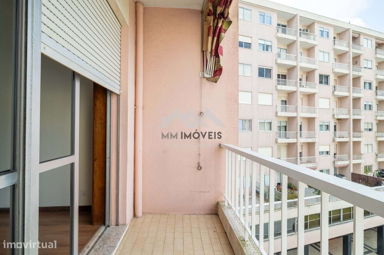 Apartamento T3 | Arrendamento | Varanda | Equipado | Garagem | Av. Rep - Grande imagem: 5/36