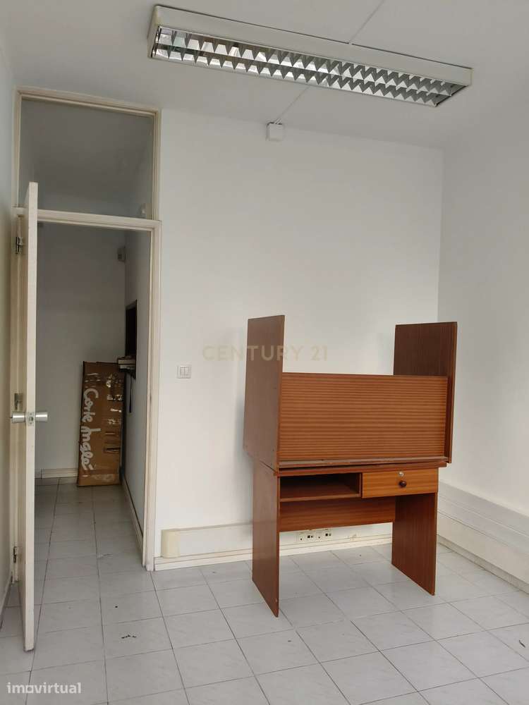 Apartamento com 75 m2 transformado actualmente em escritório-9