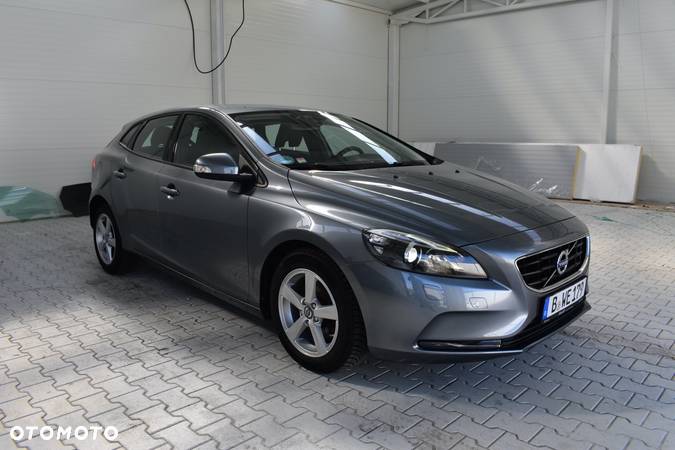 Volvo V40 T2 Momentum - 8