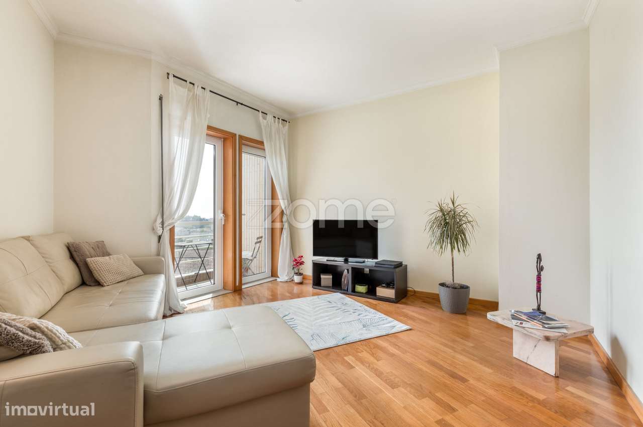 T3 / T4 Duplex com Terraços em Condomínio com Piscina – Francelos-0