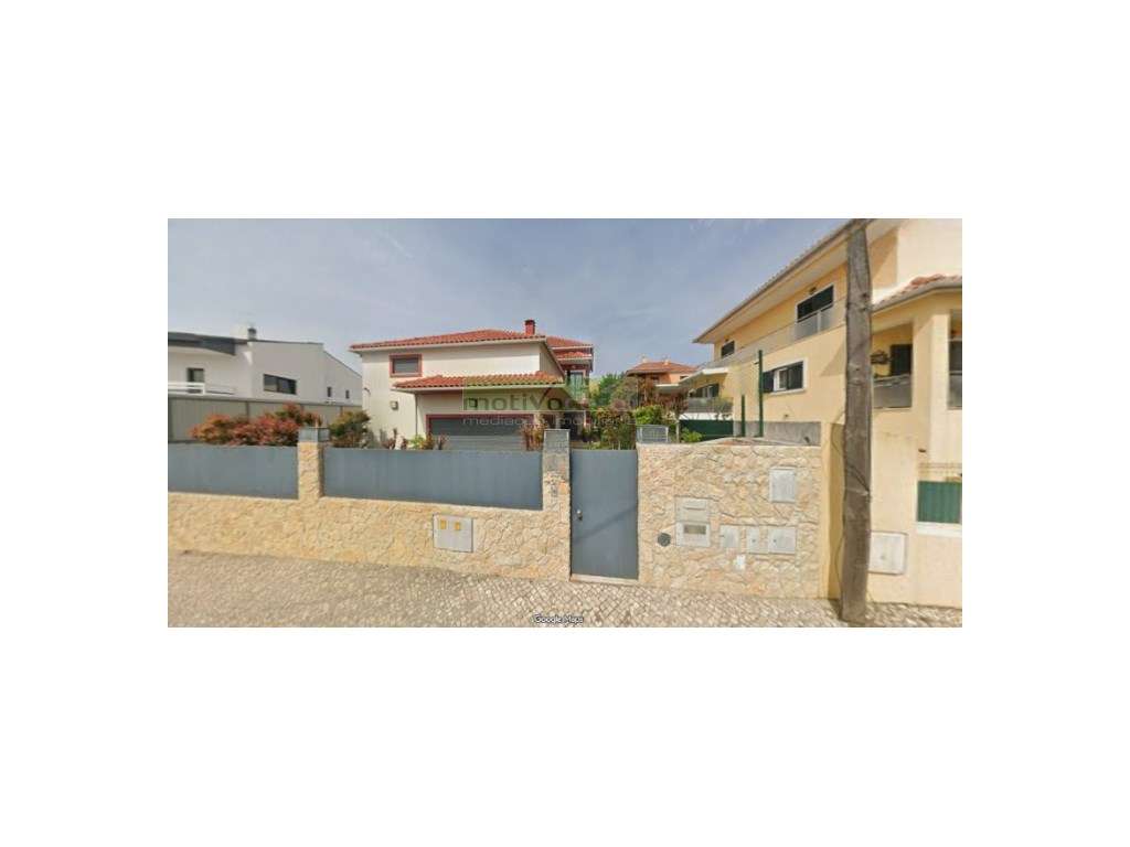 Moradia Isolada T3 na Serra de Casal de Cambra, Sótão e Garagem. Co...-8