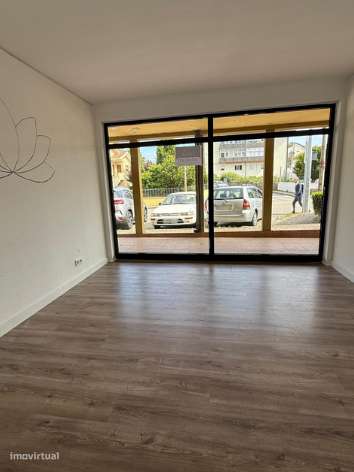 Espaço comercial, Canelas (Rechousa)-7