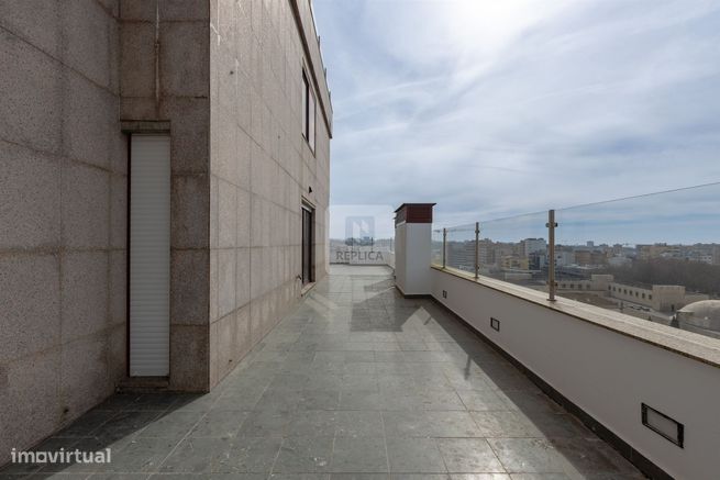 Apartamento T4 com Varanda de 31m2 e vista mar em Matosinhos-36