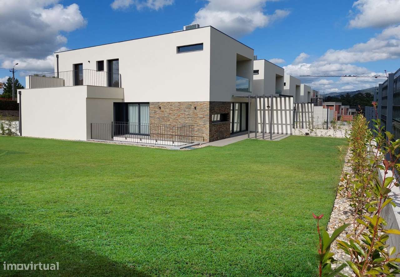 Moradia gaveto de luxo, próxima ao centro de Braga - Grande imagem: 2/20