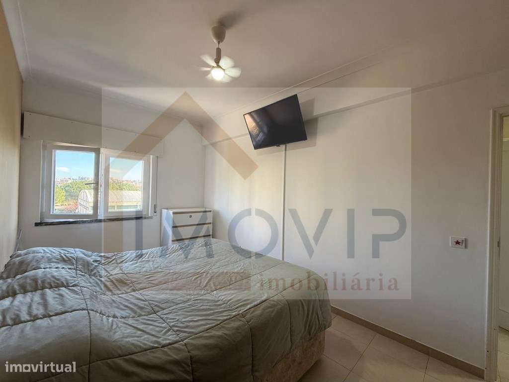 Apartamento T3 totalmente remodelado em zona nobre Setúbal-11
