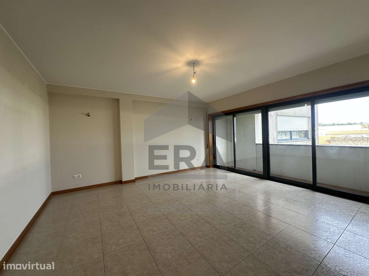 T2 – 1º Andar com Varanda no Centro - Grande imagem: 5/17