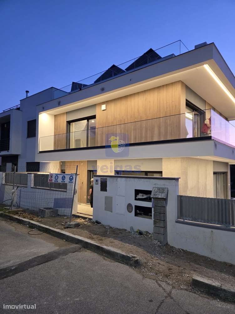 Moradia T4 C/ Piscina -  Bairro Primavera-34