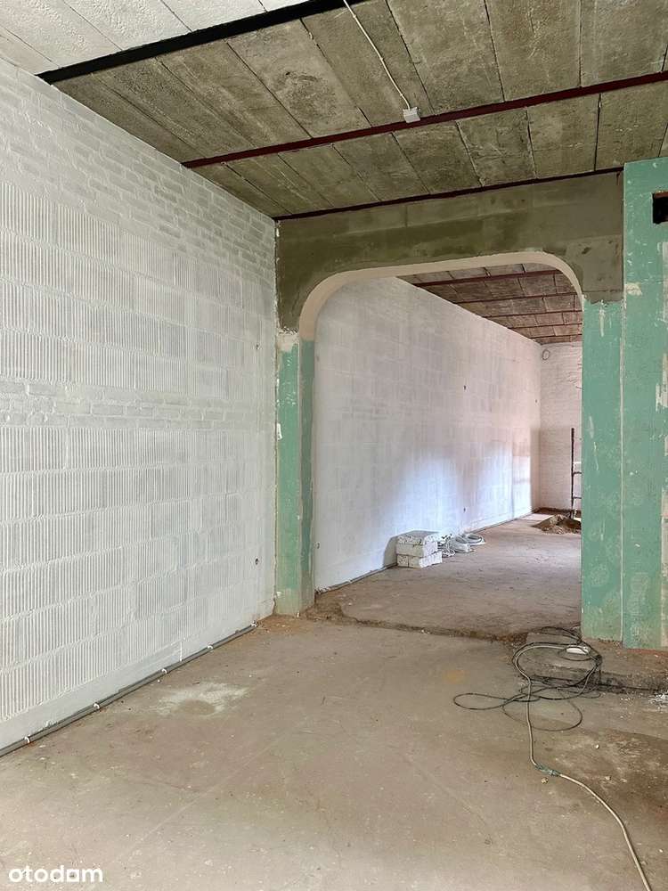 Industrialny lokal przy głównej ulicy z parkingiem obok!-7