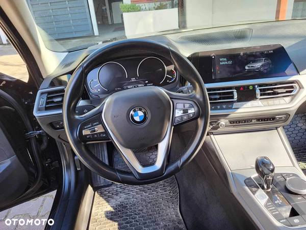 BMW Seria 3 318d Touring - 13