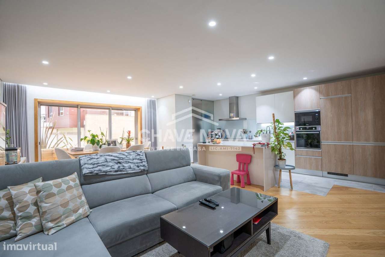 Apartamento T3 com Garagem e Varanda em Oliveira do Douro - Grande imagem: 2/21