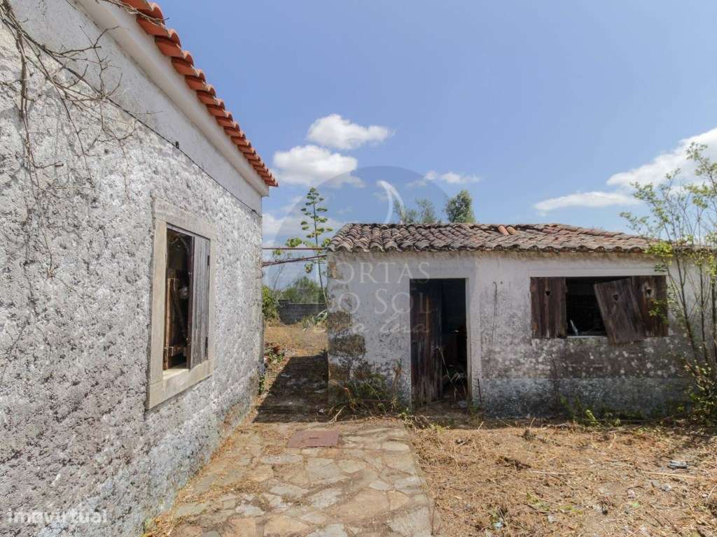 Moradia V2 Terreno Poço-7