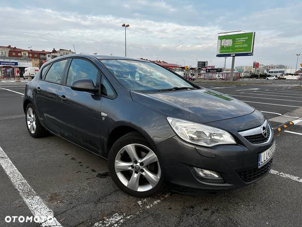 Opel Astra IV 1.4 T Essentia - 10